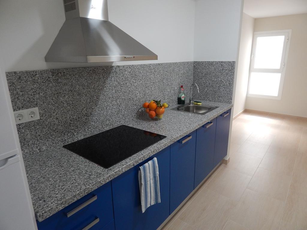 Apartamentos La Rosita Бенидорм Номер фото