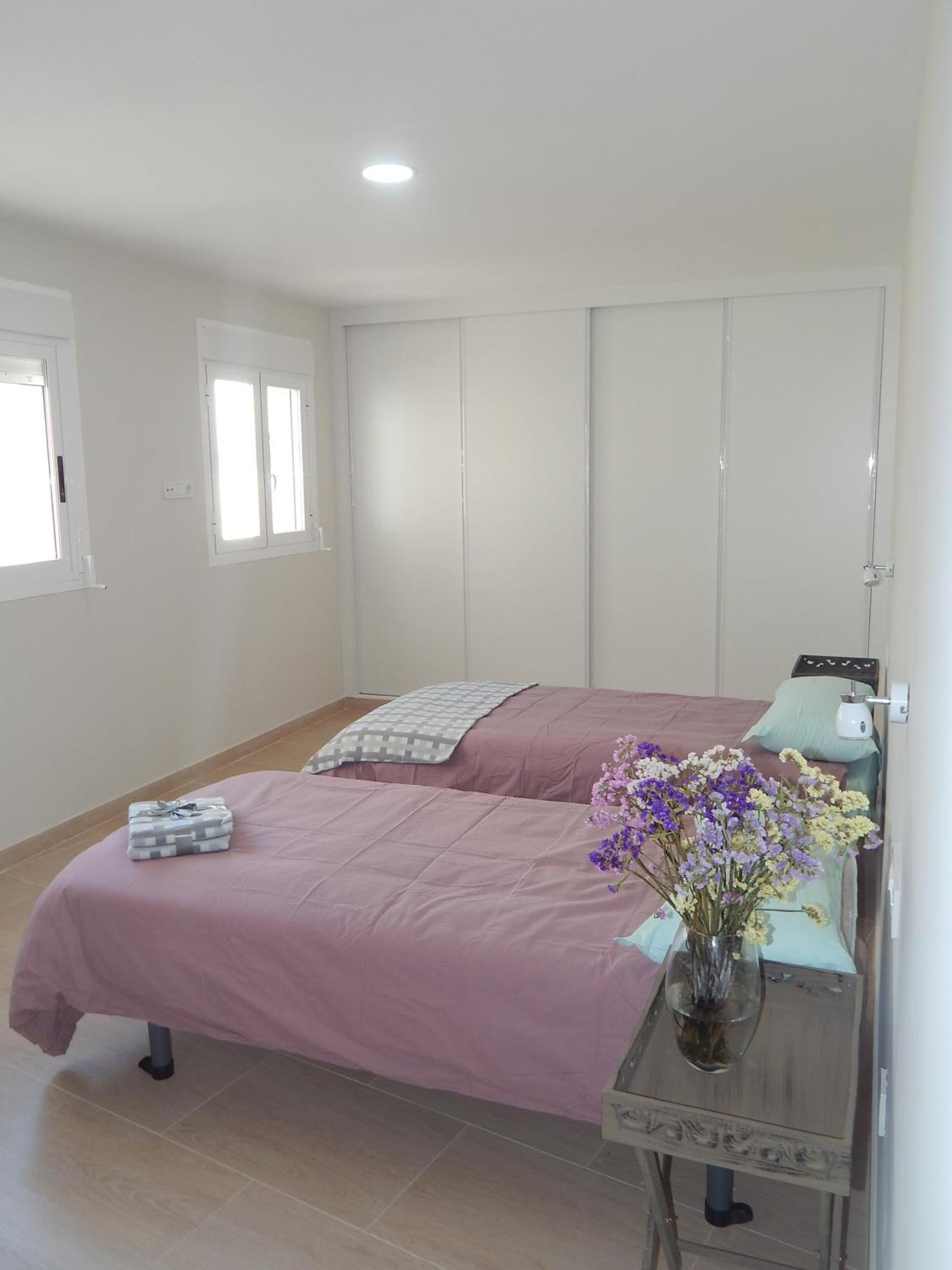 Apartamentos La Rosita Бенидорм Экстерьер фото